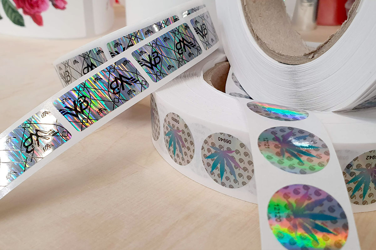 Étiquettes autocollantes sur film blanc Marquage à froid + impression numérique